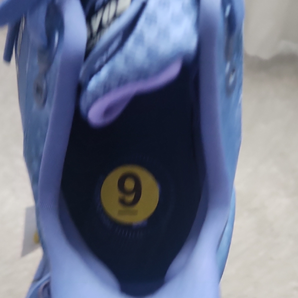 New Balance Fresh Foam Sneakers - Picture 7 of 9